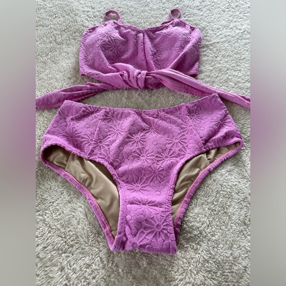 Kortni Jeane textured orchid daisy tied up top with matching bottoms size small - Picture 3 of 7